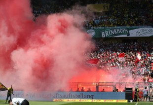 Die Gäste aus Mainz hatten eine Menge an Pyro mitgebracht