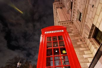 Telefonzelle in London? Nur echt mit BVB-Aufkleber!