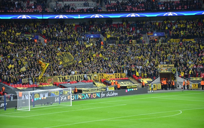 Vor allem zu Spielbeginn um Stimmung bemüht: Die Fans des BVB