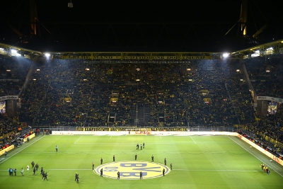 Die Südtribüne war nur gut zur Hälfte gefüllt.