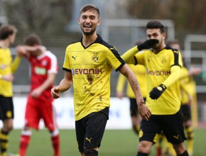 Gute Laune bei Moritz Leitner nach dem Tor zum 2:0