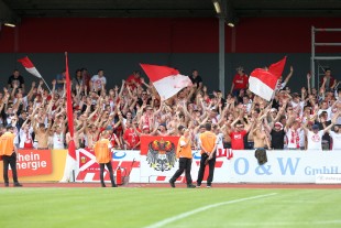 Auch die Kölner Ultras zeigten sich lautstark auf der Haupttribüne