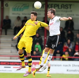 Karazor gegen Stöckner im Kopfballduell