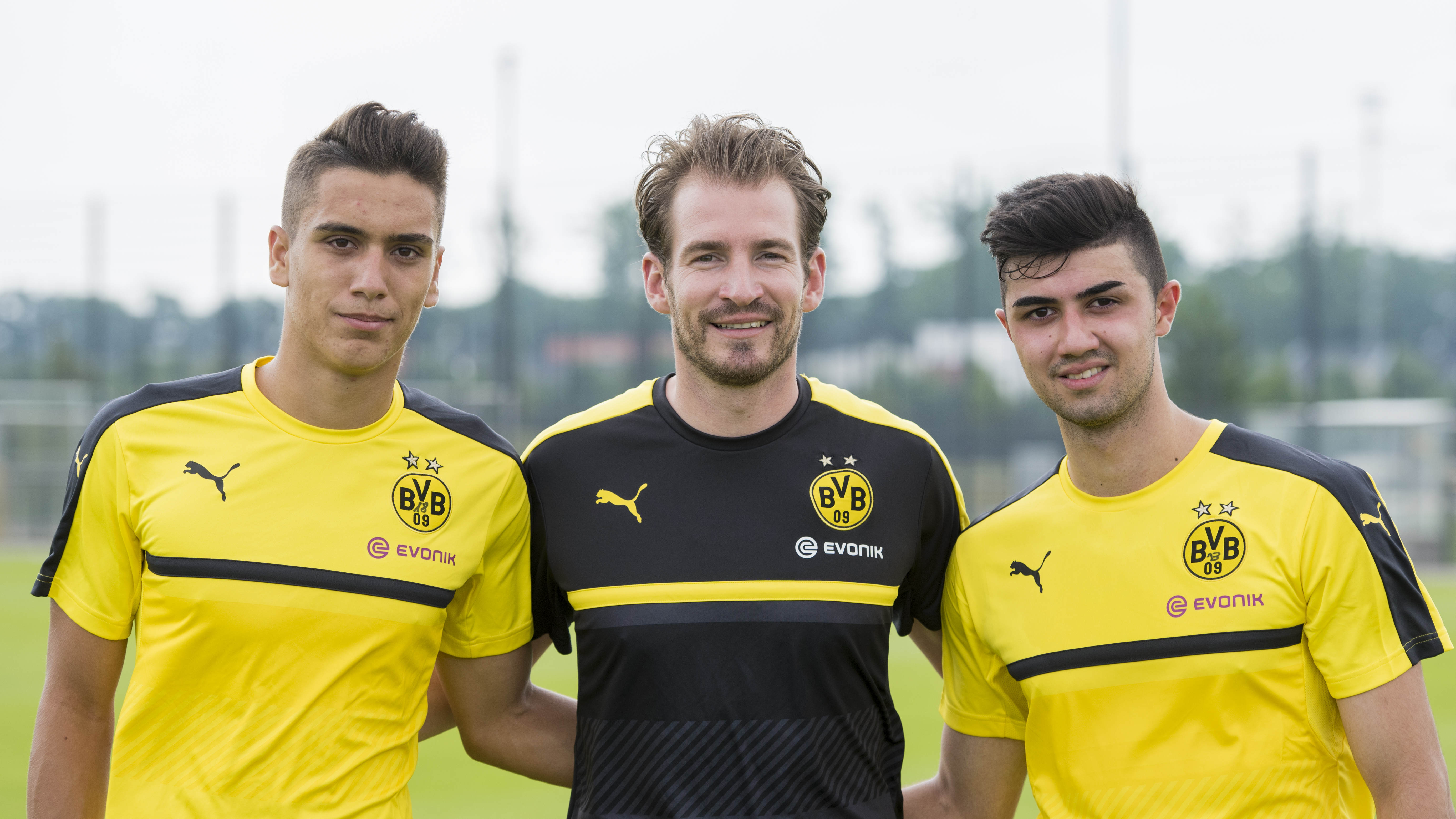 Ametov (r.) mit dem neuen Trainer Jan Siewert (m.) und Anargyros Kampetsis (l.)