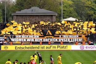 Einfach aber schöne Choreografie der Aachener Fans