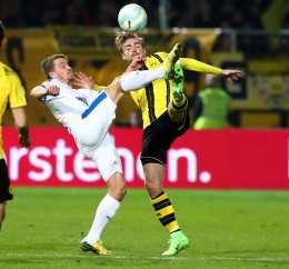 Marcel Schmelzer im Zweikampf