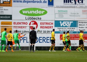 Schon in der zweiten Minute musste Dominik Reimann hinter sich greifen