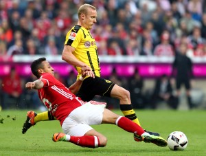 Sebastian Rode, hier gegen Thiago, gab sein Comeback