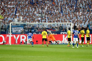 Naldo trifft zum 2:0 - Bürki hat das Nachsehen