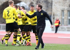 Die Freude muss raus: Trainer Jan Siewert beim 1:0