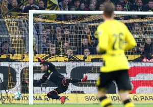 Roman Bürki beim Gegentreffer zum 1:2