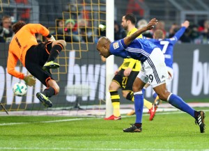 Naldo überwindet Roman Weidenfeller zum Ausgleich