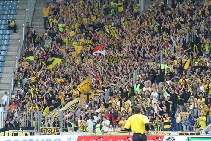 BVB-Fans in Magdeburg beim Pokalspiel 2007.