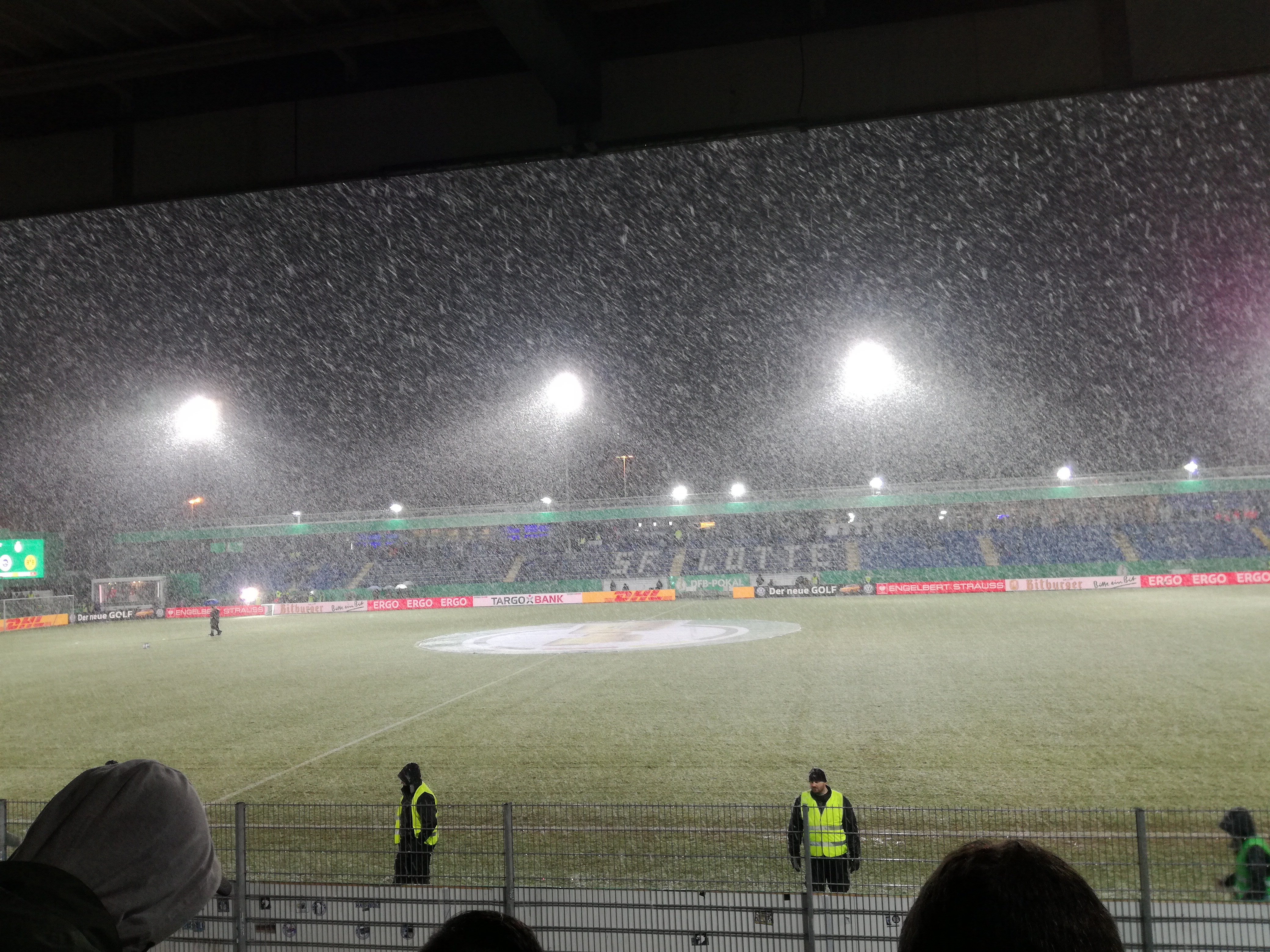 Schneetreiben im Stadion