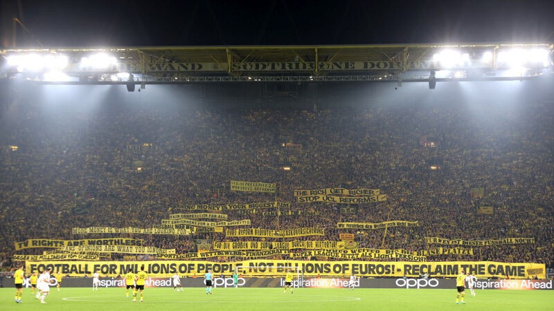 Choreo der Süd gegen Milan: „Football for Millions of People, Not Billions of Euros! - Reclaim the Game