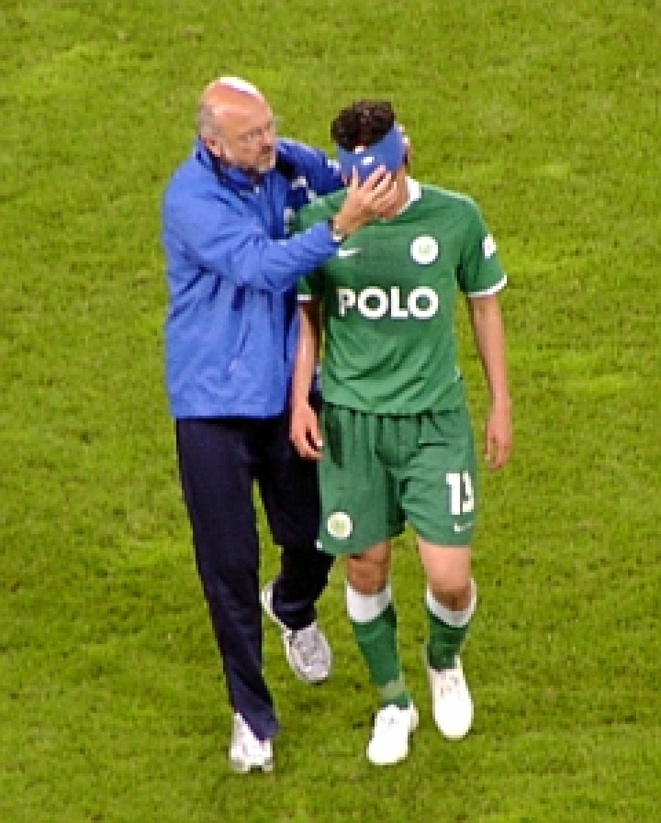 Hasebe verletzt vom Platz