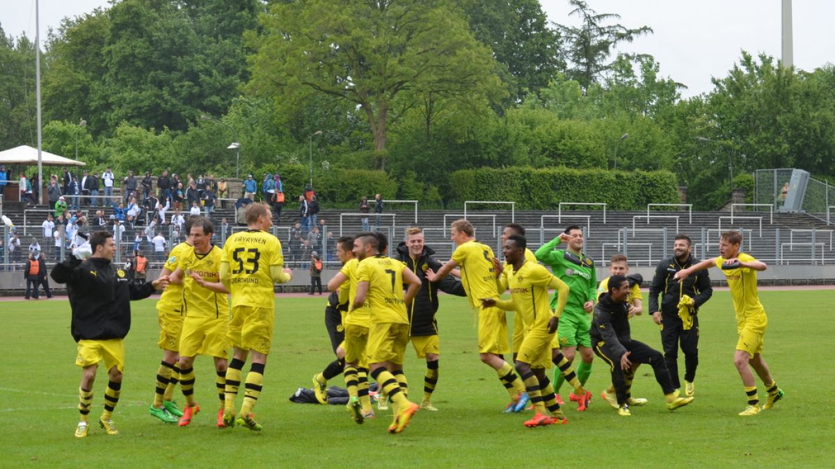 Sieg Zum Abschluss BVB Amateure Halten Erneut Die Klasse